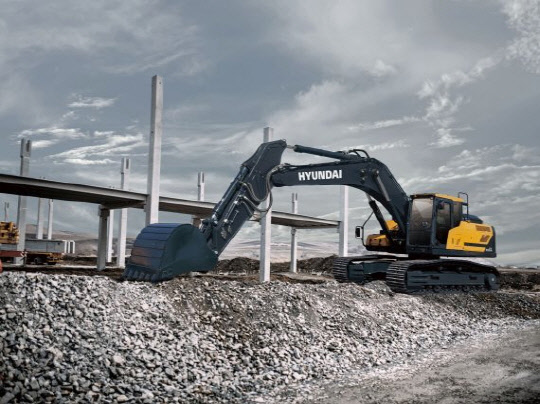 현대건설기계가 최근 출시한 30톤급 A시리즈 굴삭기 모습. <현대건설기계 제공>